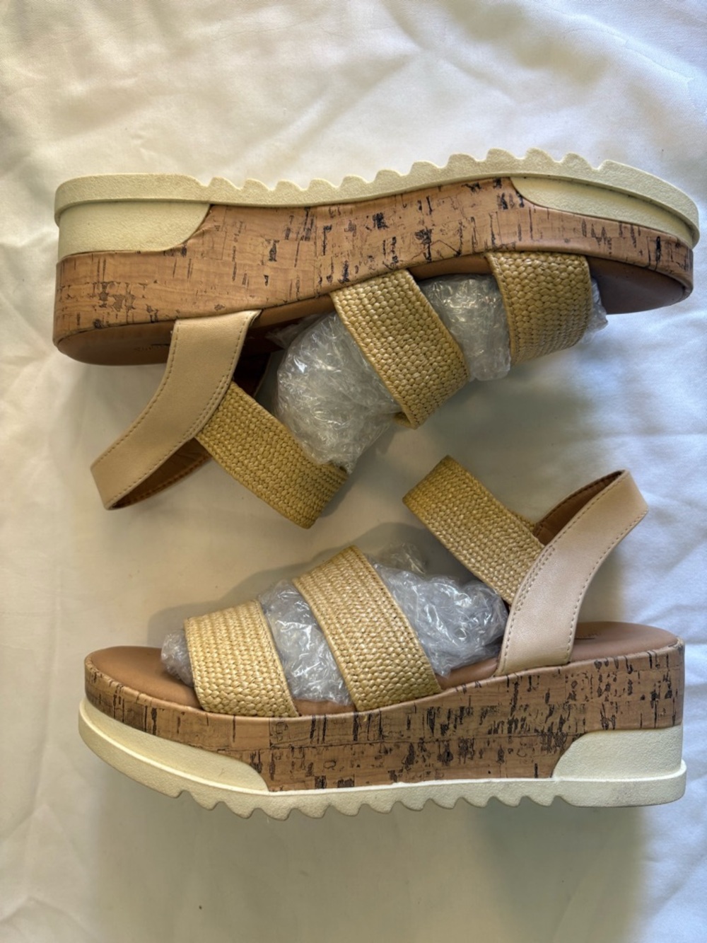 Universal Thread Wedge Sandals SZ-7.5 GUC- Beige Straw Straps with Platform